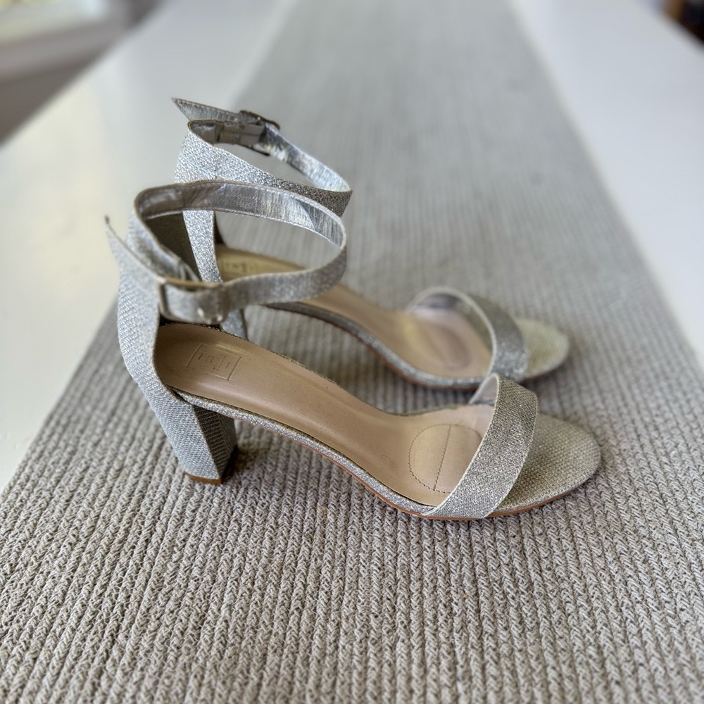 DB Studio Arya Silver Sparkle Block Heel Ankle Strap Dressy Heels Sandals 8.5 - Picture 13 of 15